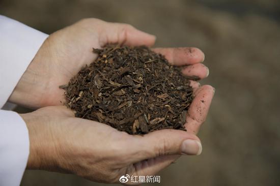 一個被稱爲“堆肥”或“重組”的過程將人的遺體變成肥料 圖據NBC新聞