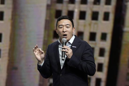 民主黨華裔總統參選人楊安澤認爲,對川普總統的彈劾調查,可能削弱民主黨候選人的勝選... 民主黨華裔總統參選人楊安澤認爲,對川普總統的彈劾調查,可能削弱民主黨候選人的勝選機會。 美聯社