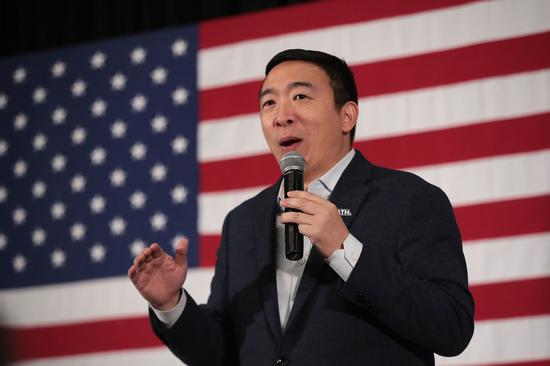 去年12月有七位參選人辯論,但楊安澤(Andrew Yang)沒有取得14日辯論... 去年12月有七位參選人辯論,但楊安澤(Andrew Yang)沒有取得14日辯論...