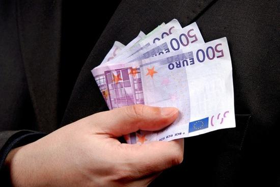 领取联邦疫情纾困法案每周600元额外失业救济金的民众,日后可能面对「万万税」的后果。示意图/ingimage 领取联邦疫情纾困法案每周600元额外失业救济金的民众,日后可能面对‘万万税’的后果。示意图/ingimage
