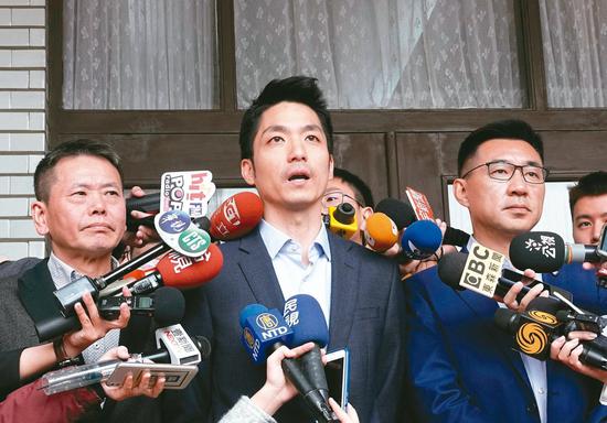 連任立委成功的林爲洲(左起)、蔣萬安及江啓臣先後宣佈請辭中常委。 記者鄭超文/攝... 連任立委成功的林爲洲(左起)、蔣萬安及江啓臣先後宣佈請辭中常委。 記者鄭超文/攝影