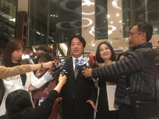 行政院前院長賴清德清德今天晚間前往典華幸福機構,第二度替爭取連任的臺北市第一選區... 行政院前院長賴清德清德今天晚間前往典華幸福機構,第二度替爭取連任的臺北市第一選區...