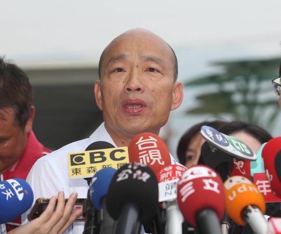 高雄市長韓國瑜到美濃訪視水蓮產業。記者劉學聖/攝影 高雄市長韓國瑜到美濃訪視水蓮產業。記者劉學聖/攝影