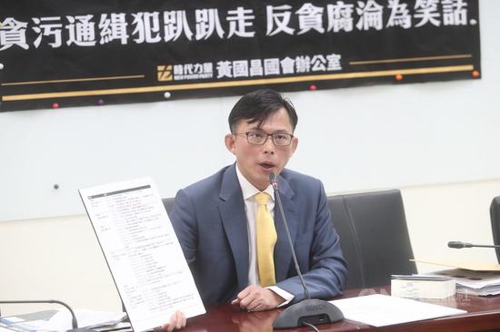 時代力量立委黃國昌9日上午舉行記者會,質疑檢警通緝犯查詢的「4大系統」沒有整合,有的資料不完備,有的沒有提供照片,要求相關單位改善。中央社記者吳家升攝 108年12月9日