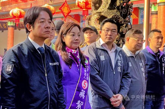 国民党总统候选人韩国瑜在网路节目受访表示,为自己因选战请假不能陪著高雄人感到抱歉;对此,民进党