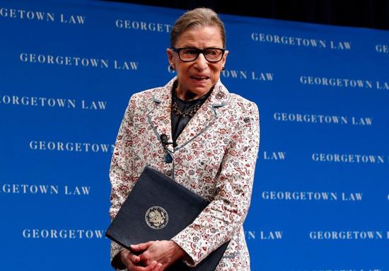 美國聯邦最高法院大法官金斯堡(Ruth Bader Ginsburg )因跌倒住院治療。 美聯社