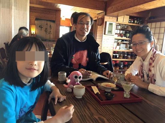 楊偉中和寶貝女兒關係親暱,常在臉書分享親子互動的對話或小故事,愛家愛妻女形象深植人心。圖/取自臉書