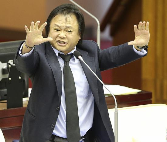 台北市议员王世坚被网友封为「最强扶龙命格」。图/联合报系资料照片