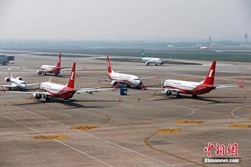 3月17日,上海航空公司的9架波音737MAX機型飛機停在虹橋國際機場停機坪上。<a target='_blank' href='http://www.chinanews.com/'>中新社</a>記者 殷立勤 攝