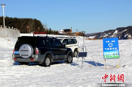 漠河氣象部門爲汽車拉力賽提供服務。 袁長煥 攝
