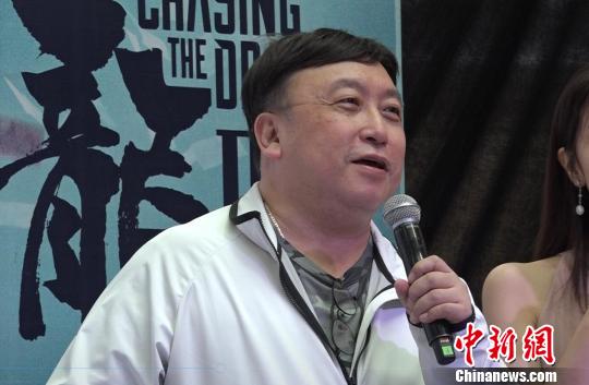 王晶現身成都與影迷互動。 何浠 攝