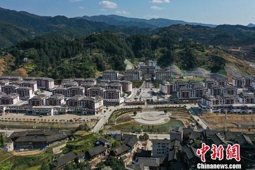 3月29日,航拍贵州省雷山县羊排扶贫生态移民小镇。<a target='_blank' href='http://www.chinanews.com/'>中新社</a>记者 贺俊怡 摄