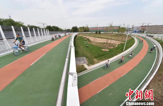 北京市首条自行车专用路2019年5月底开通试运营。 张可为 摄