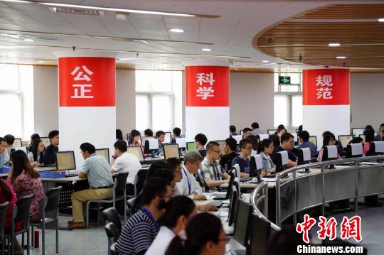 2019年6月14日下午,位于清华大学的2019年北京市高考数学阅卷现场向媒体开放。 <a target='_blank' href='http://www.chinanews.com/'>中新社</a>记者 韩海丹 摄