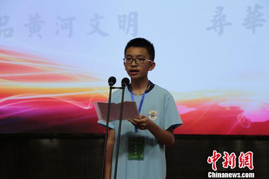 来自加拿大的张添颐作为2019年“中国寻根之旅”夏令营山西太原营海外营员代表发言。 郝强 摄