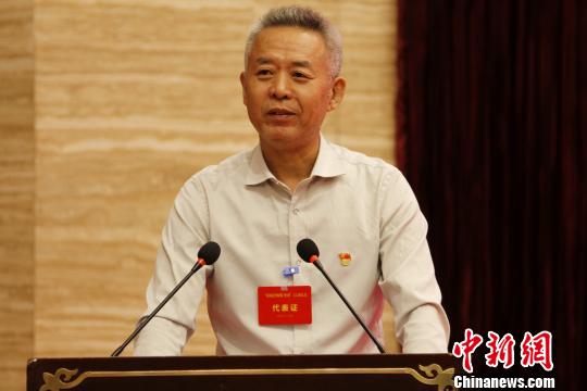 图为“援藏律师团”代表发言。 赵朗 摄