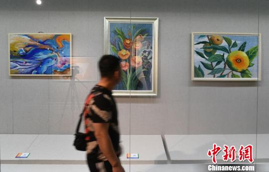 兩岸學生的文創作品在長春展出 張瑤 攝
