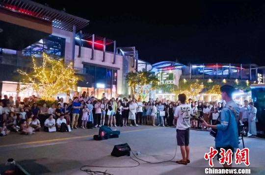 北京市出台13条具体措施进一步繁荣夜间经济、促进消费增长。北京市商务局供图