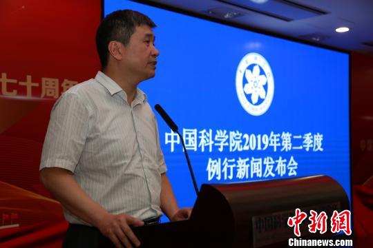 中科院科技促进发展局局长严庆介绍该院科技扶贫工作整体情况。 王三红 摄