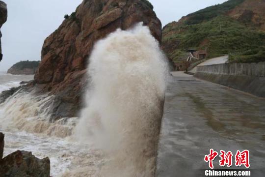 圖爲颱風來臨前的溫嶺石塘金沙灘。 金雲國 攝