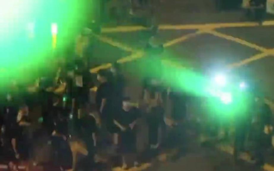 香港示威者以鐳射光傷九名警員涉嫌襲警等罪行