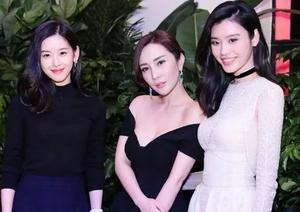 章泽天疑似赴剑桥深造,一直走的学霸路线,和