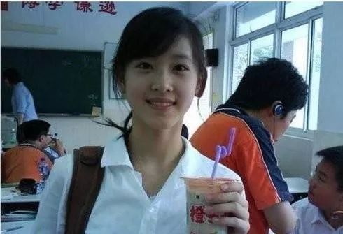 章泽天疑似赴剑桥深造,一直走的学霸路线,和