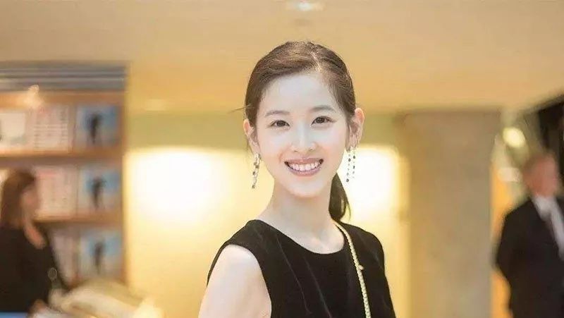 章泽天疑似赴剑桥深造,一直走的学霸路线,和