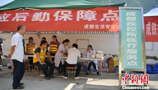成鐵生活段全力爲救援現場做好後勤保障等工作。 劉忠俊 攝