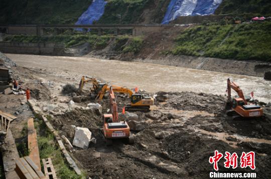 尼日河右岸搜救現場。 劉忠俊 攝