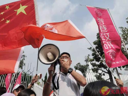 香港市民到香港电台抗议,指其时事节目有欠言论平衡的原则。图片来源:香港大公文汇全媒体记者摄