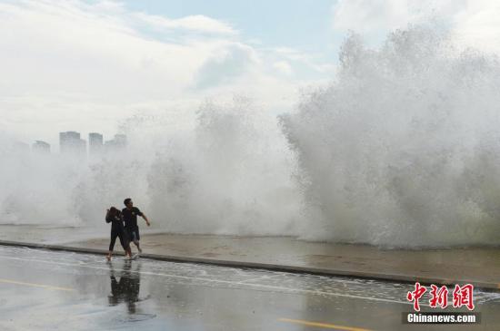 資料圖:颱風“玲玲”影響。<a target='_blank' href='http://www.chinanews.com/'>中新社</a>發 王海濱 攝 圖片來源:CNSPHOTO