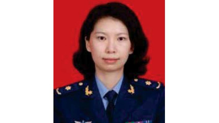 司法部提供的唐娟身穿軍裝的照片。(圖片來源:美聯社)