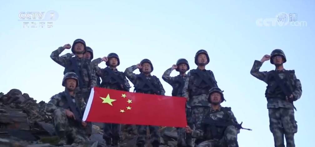 海拔最高的秋迪檢格拉哨所的邊防官兵,負責監視班公湖北岸