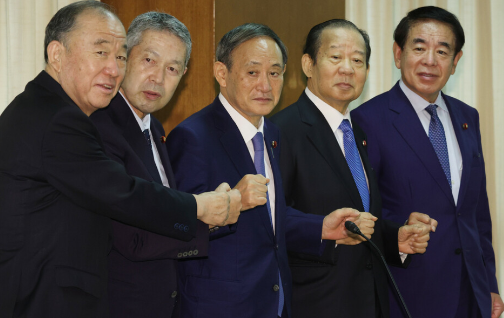 從左至右分別爲山口泰明、佐藤勉、菅義偉、二階俊博和下村博文(時事通信社)
