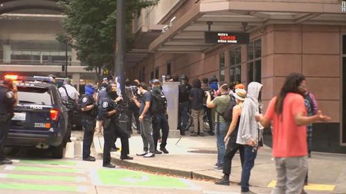 比佛利山警局宣布已逮捕44名嫌犯。