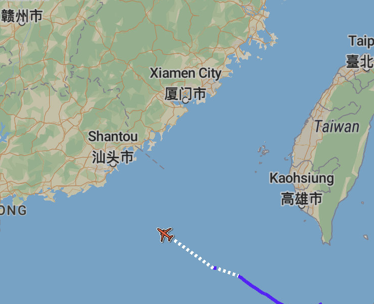 美海軍1架P-8A反潛巡邏機(AE67DE)從沖繩嘉手納基地起飛,前往南海開展偵察行動 圖源:Flight radar24