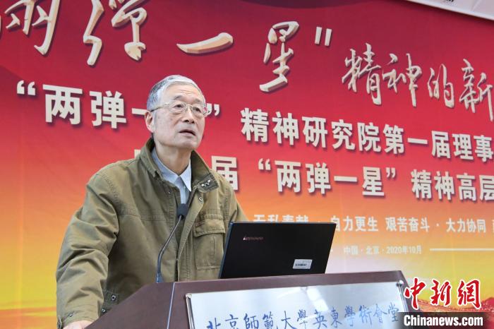 圖爲第二炮兵原副司令員張翔作報告。中新社記者胡貴龍攝
