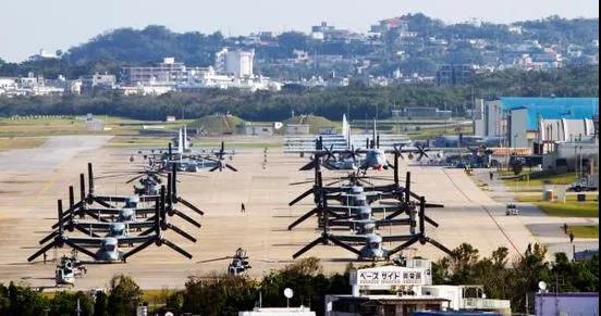 △日本冲绳的美军普天间基地与当地居民区仅咫尺之遥