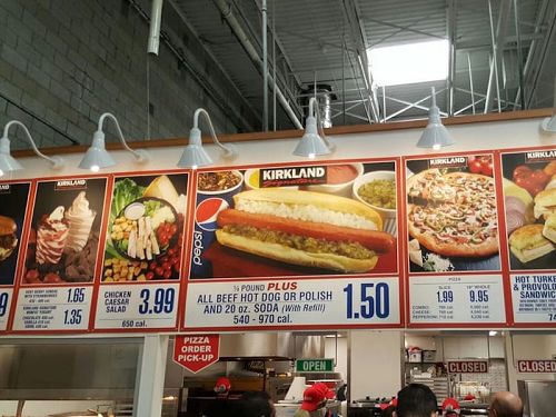 好事多美食區食品價格便宜,深受民衆喜愛。