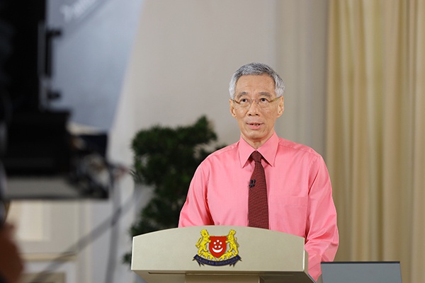 新加坡總統哈莉瑪23日宣佈,在新加坡總理李顯龍的建議下,她當天解散國會,頒佈選舉令。圖爲新加坡總理李顯龍在新加坡總統府發表講話。新華社 圖
