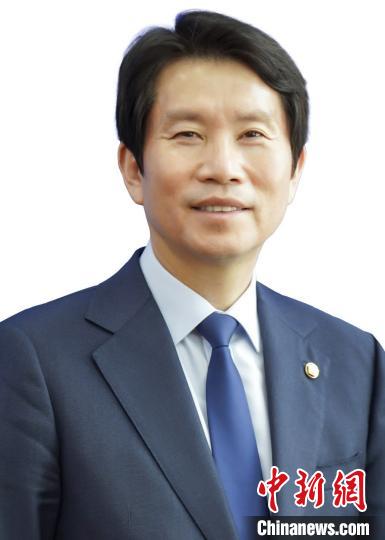圖爲李仁榮。青瓦臺供圖