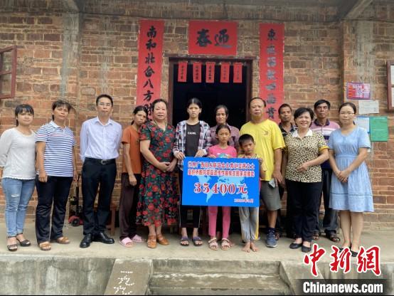 圖爲捐款現場。容縣縣委統戰部供圖