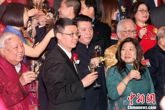 多倫多華人團體聯合總會於當地時間2月9日晚舉行新春晚會暨第十六屆理事會就職典禮。 餘瑞冬