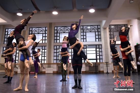 中央芭蕾舞团在训练中。 <a target='_blank' href='http://www.chinanews.com/' >中新网</a>记者 金硕 摄