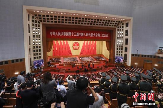 3月15日,第十三屆全國人民代表大會第二次會議在北京人民大會堂舉行閉幕會。<a target='_blank' href='http://www.chinanews.com/'>中新社</a>記者 盛佳鵬 攝