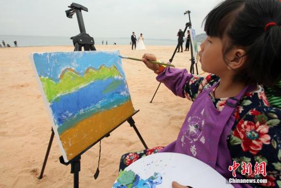 資料圖:認真作畫的小朋友。<a target='_blank' href='http://www.chinanews.com/'>中新社</a>記者 李進紅 攝