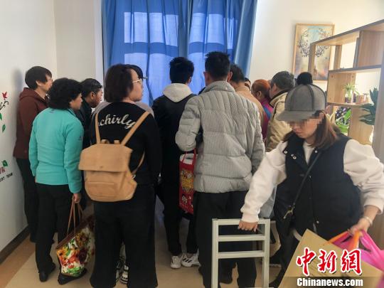 圖爲諮詢室內 任東 攝
