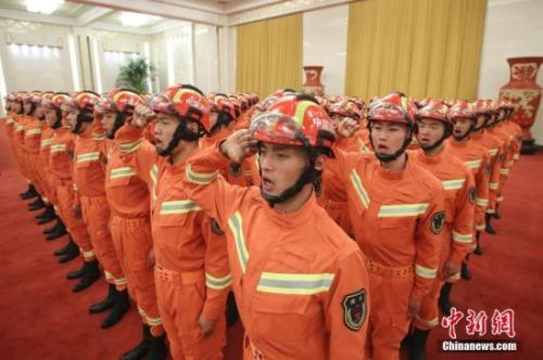 资料图:国家综合性消防救援队伍授旗仪式。<a target='_blank' href='http://www.chinanews.com/'>中新社</a>记者 盛佳鹏 摄