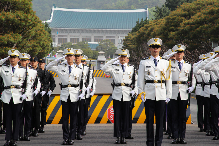 資料圖:韓國青瓦臺警衛(韓聯社)